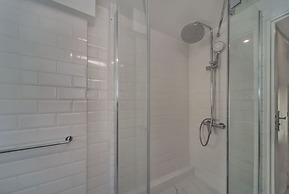 Classy Bourgeois Chic 2 Bedroom Apt in Le Marais