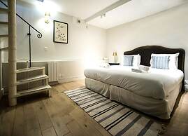 Classy Bourgeois Chic 2 Bedroom Apt in Le Marais