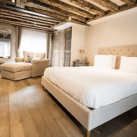 Classy Bourgeois Chic 2 Bedroom Apt in Le Marais