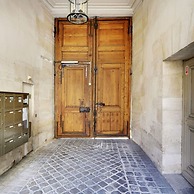 Classy Bourgeois Chic 2 Bedroom Apt in Le Marais