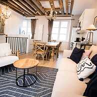 Classy Bourgeois Chic 2 Bedroom Apt in Le Marais