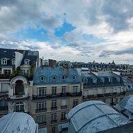 Copernic Line Elegant 3BR Apartment in Paris
