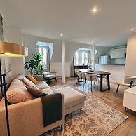 Copernic Line Elegant 3BR Apartment in Paris