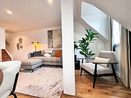 Copernic Line Elegant 3BR Apartment in Paris