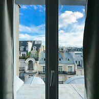 Copernic Line Elegant 3BR Apartment in Paris