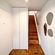 Copernic Line Elegant 3BR Apartment in Paris