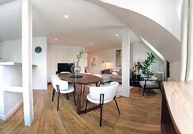 Copernic Line Elegant 3BR Apartment in Paris