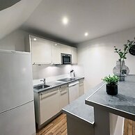 Copernic Line Elegant 3BR Apartment in Paris