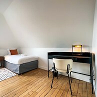 Copernic Line Elegant 3BR Apartment in Paris