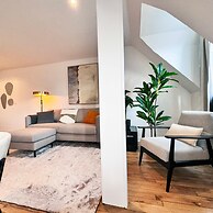 Copernic Line Elegant 3BR Apartment in Paris