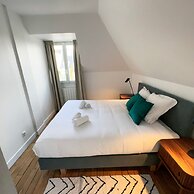 Copernic Line Elegant 3BR Apartment in Paris