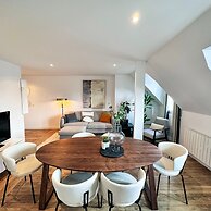 Copernic Line Elegant 3BR Apartment in Paris