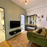 Paradis Calm Modern Studio Apt in Paris
