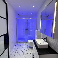 Paradis Calm Modern Studio Apt in Paris