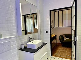Paradis Calm Modern Studio Apt in Paris