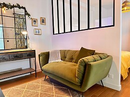 Paradis Calm Modern Studio Apt in Paris