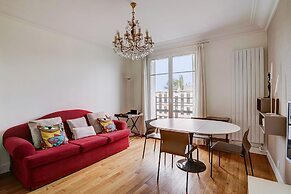 Bright Etoile Bright 2 bed Close to Eiffel Tower Arc the Triomphe et C