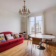 Bright Etoile Bright 2 bed Close to Eiffel Tower Arc the Triomphe et C