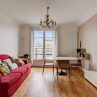 Bright Etoile Bright 2 bed Close to Eiffel Tower Arc the Triomphe et C