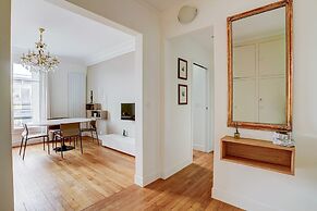 Bright Etoile Bright 2 bed Close to Eiffel Tower Arc the Triomphe et C
