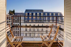 Bright Etoile Bright 2 bed Close to Eiffel Tower Arc the Triomphe et C