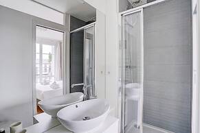 Bright Etoile Bright 2 bed Close to Eiffel Tower Arc the Triomphe et C