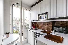 Amiral View Great 1 Bedroom Apartment in Paris