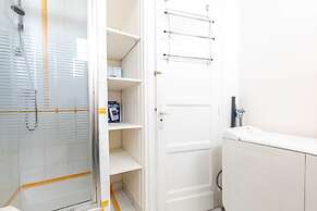 Amiral View Great 1 Bedroom Apartment in Paris