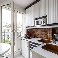 Amiral View Great 1 Bedroom Apartment in Paris