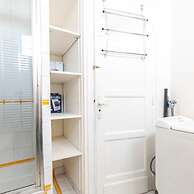 Amiral View Great 1 Bedroom Apartment in Paris