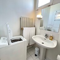 Amiral View Great 1 Bedroom Apartment in Paris