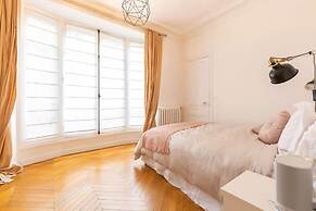 Chic Grenelle 3 Bedroom Apartment in Paris