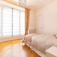 Chic Grenelle 3 Bedroom Apartment in Paris