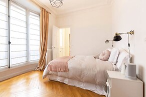 Chic Grenelle 3 Bedroom Apartment in Paris