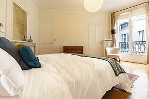 Chic Grenelle 3 Bedroom Apartment in Paris