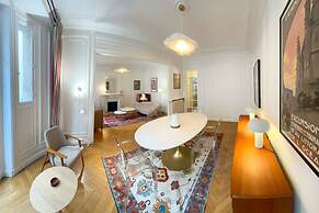 Chic Grenelle 3 Bedroom Apartment in Paris