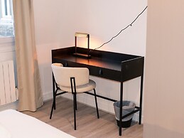 Copernic Right Luminous 2BR Apartment in Paris