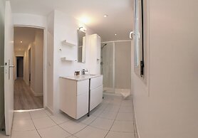 Copernic Right Luminous 2BR Apartment in Paris