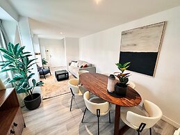 Copernic Right Luminous 2BR Apartment in Paris