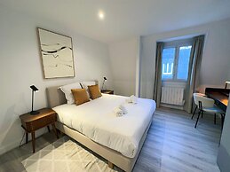 Copernic Right Luminous 2BR Apartment in Paris