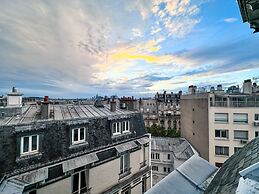 Copernic Right Luminous 2BR Apartment in Paris