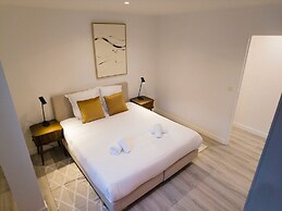 Copernic Right Luminous 2BR Apartment in Paris