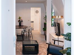 Copernic Right Luminous 2BR Apartment in Paris