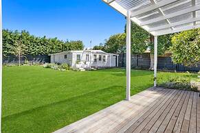 Portsea Paradise Pool and Tennis Court