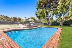 Portsea Paradise Pool and Tennis Court