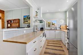 Portsea Paradise Pool and Tennis Court