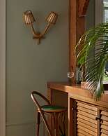 Portsea Paradise Pool and Tennis Court