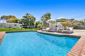 Portsea Paradise Pool and Tennis Court