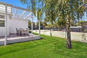 Portsea Paradise Pool and Tennis Court