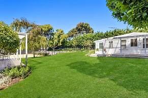 Portsea Paradise Pool and Tennis Court